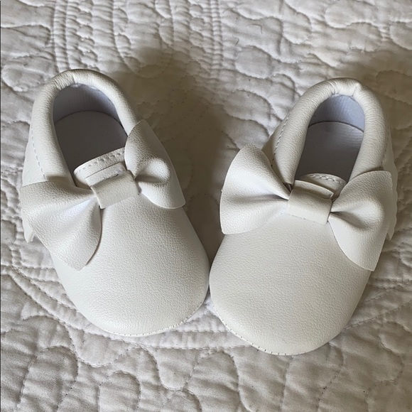 White Moccasins - Picture 1 of 3